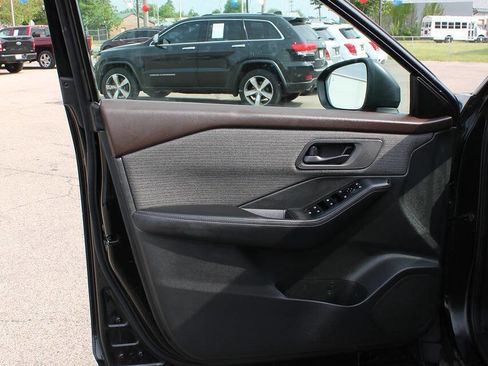 Used 2021 Nissan Rogue S AWD/4WD image 9
