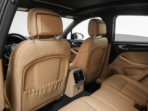 Used 2025 Porsche Macan image 38