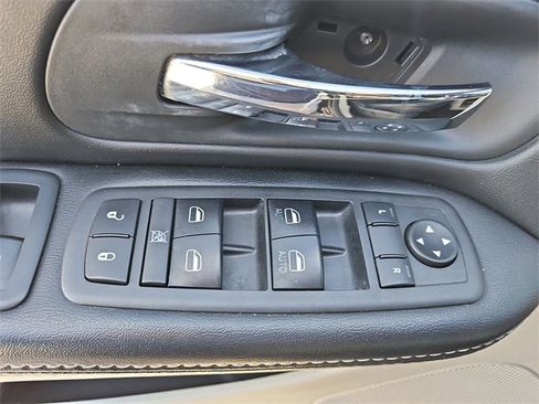 Used 2018 Dodge Grand Caravan SXT image 16