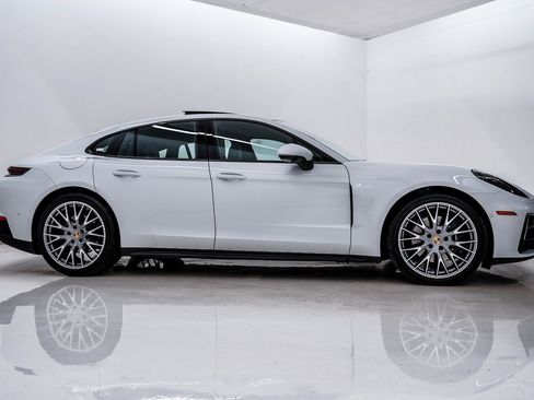 Certified 2025 Porsche Panamera 4 image 9