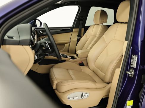 Certified 2026 Porsche Macan AWD/4WD image 5