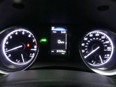 Used 2020 Toyota Camry SE w/ Convenience Package FWD image 32