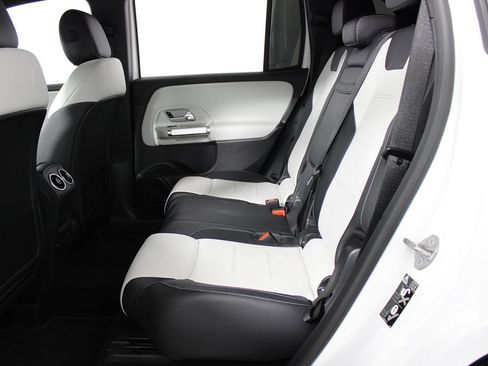 Used 2021 Mercedes-Benz GLB 250 image 22