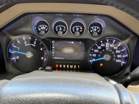 Used 2011 Ford F250 Lariat w/ Lariat Interior Pkg image 18