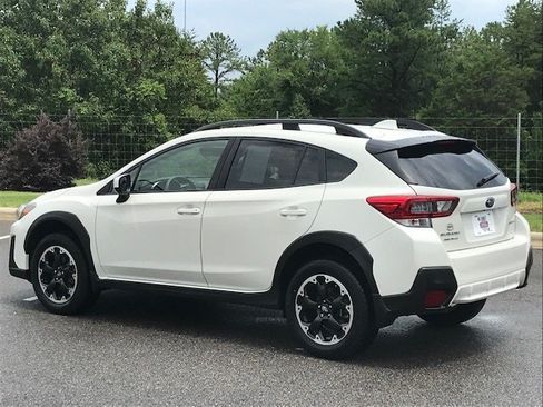 Certified 2022 Subaru Crosstrek 2.0i Premium w/ Moonroof Package AWD/4WD image 4