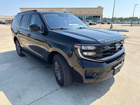 Used 2025 Ford Expedition Active RWD image 18