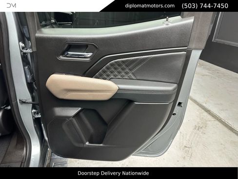 Used 2023 GMC Canyon Denali image 25