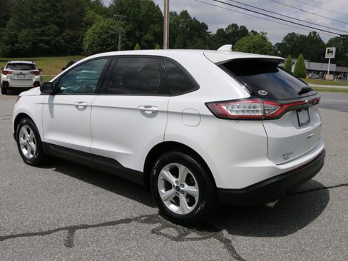 Used 2018 Ford Edge SE FWD image 3