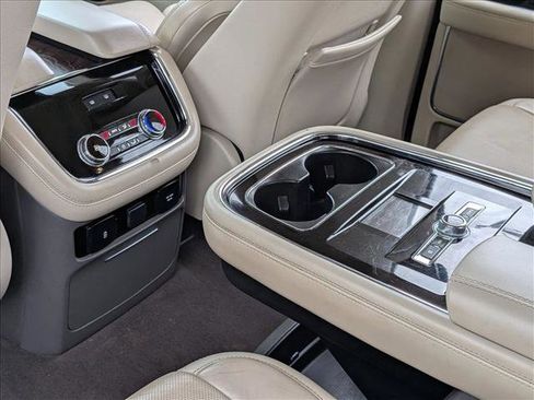 Used 2020 Lincoln Navigator Reserve image 19
