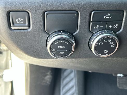 Used 2023 GMC Sierra 1500 SLE RWD image 18