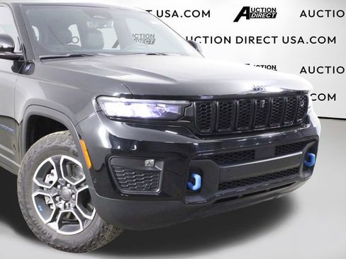 Used 2022 Jeep Grand Cherokee Trailhawk w/ Advanced Protech Group II AWD/4WD image 51