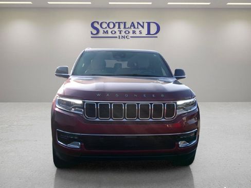 Used 2025 Jeep Wagoneer 4WD image 3