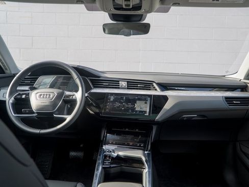Used 2024 Audi Q8 e-tron Premium Plus w/ Premium Plus Package image 21