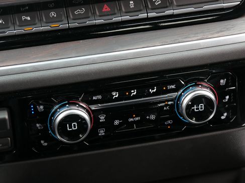 Used 2025 GMC Sierra 1500 SLT AWD/4WD image 19