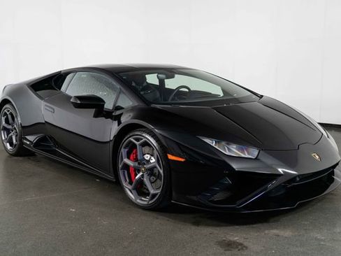 Used 2022 Lamborghini Huracan EVO image 2