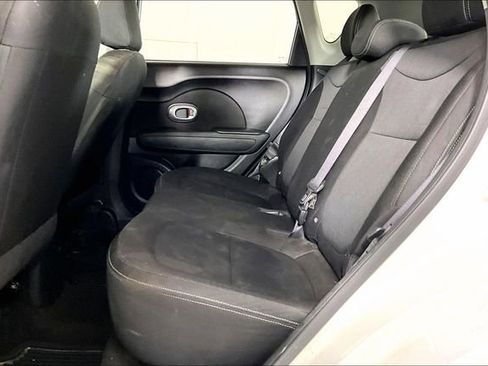 Used 2016 Kia Soul FWD image 2