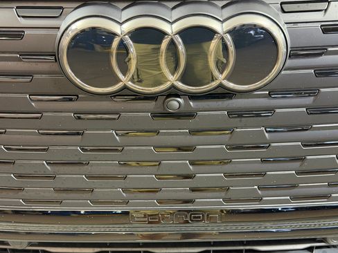 Used 2025 Audi Q4 e-tron Prestige w/ Black Optic Package AWD/4WD image 25