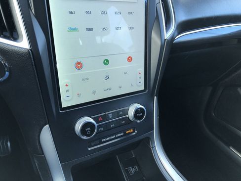 Used 2021 Ford Edge ST-Line image 22