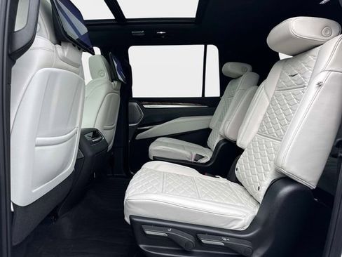 Used 2025 Cadillac Escalade ESV Sport Platinum AWD/4WD image 14