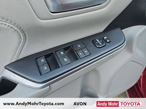 Used 2017 Toyota Camry XLE image 11