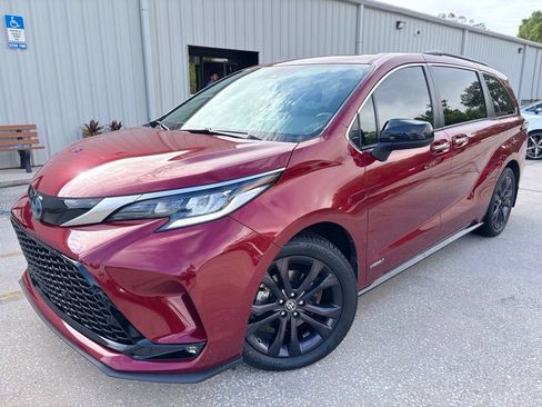 Used 2021 Toyota Sienna XSE w/ XSE Plus Package FWD image 1