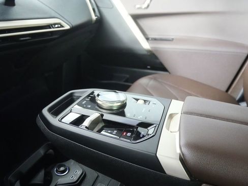 Used 2024 BMW iX xDrive50 AWD/4WD image 19