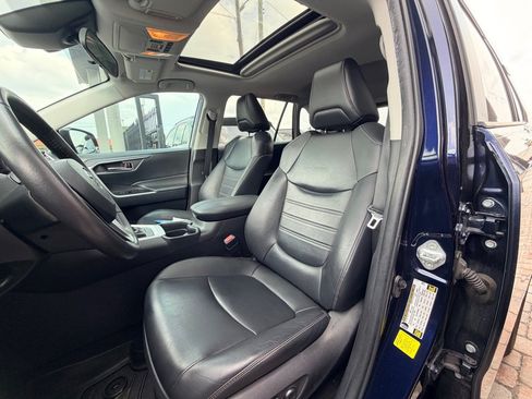 Used 2020 Toyota RAV4 XLE Premium FWD image 11