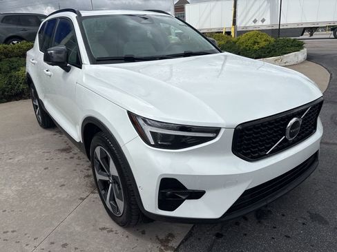 Certified 2026 Volvo XC40 B5 Plus AWD/4WD image 5