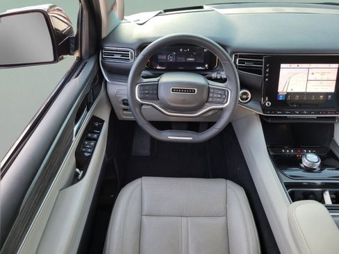 Certified 2023 Jeep Wagoneer Series III w/ Preferred Equipment Group RWD image 9