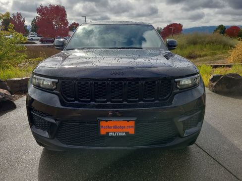 New 2025 Jeep Grand Cherokee Altitude w/ Trailer Tow Package image 14