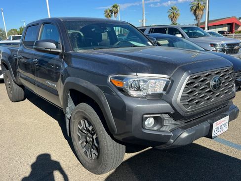 Used 2021 Toyota Tacoma TRD Off-Road w/ Technology Package AWD/4WD image 3