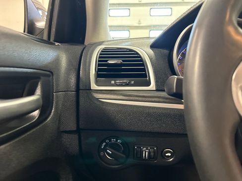 Used 2022 Chrysler 300 Touring w/ Sport Appearance Package image 18