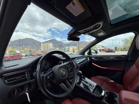 Used 2024 Porsche Macan S AWD/4WD image 21