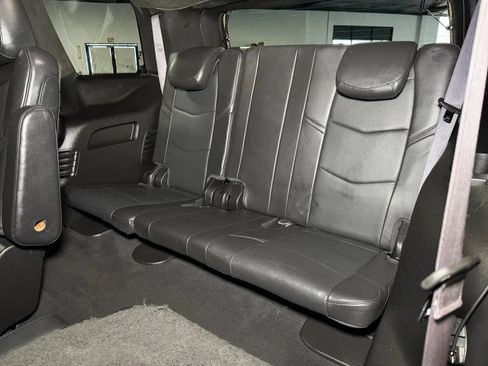 Used 2017 Cadillac Escalade Platinum RWD image 18