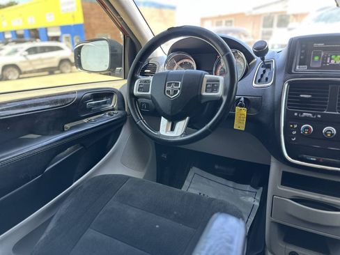 Used 2016 Dodge Grand Caravan American Value Package w/ UConnect Hands-Free Group FWD image 15