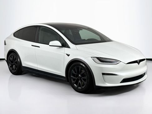 Used 2023 Tesla Model X image 2