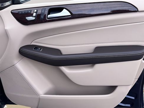 Used 2019 Mercedes-Benz GLS 450 4MATIC image 30