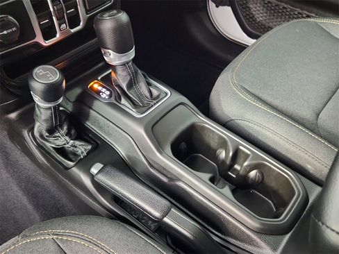 Used 2025 Jeep Wrangler Sport image 23