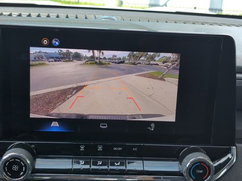 Used 2025 Chevrolet Colorado W/T w/ Advanced Trailering Package AWD/4WD image 25