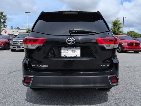 Used 2019 Toyota Highlander Limited Platinum FWD image 5