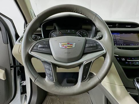 Used 2022 Cadillac XT5 Premium Luxury image 16