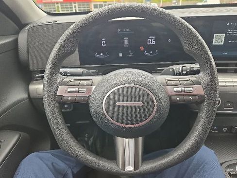 Used 2024 Hyundai Kona SE AWD/4WD image 2