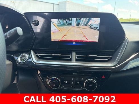 Used 2025 Chevrolet Trax RS w/ Sunroof Package FWD image 12