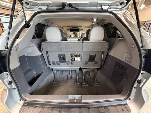 Used 2020 Toyota Sienna XLE Premium AWD/4WD image 51