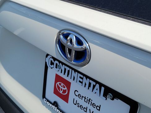 Certified 2021 Toyota RAV4 XLE Premium AWD/4WD image 9