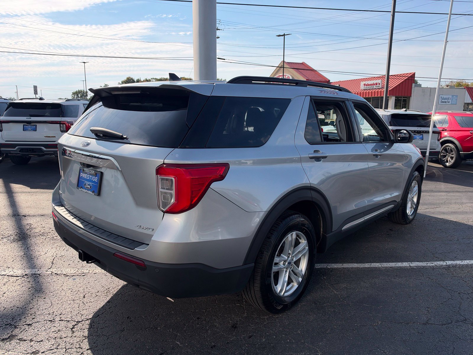 Used 2023 Ford Explorer XLT w/ Class IV Trailer Tow Package AWD/4WD image 6