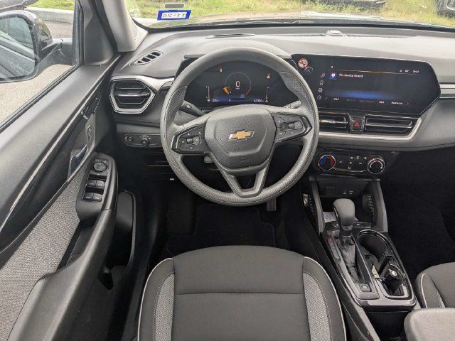 Used 2025 Chevrolet TrailBlazer LT FWD image 13
