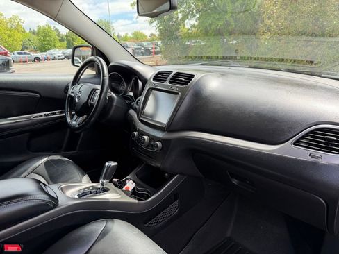 Used 2017 Dodge Journey Crossroad w/ Popular Equipment Group AWD/4WD image 32