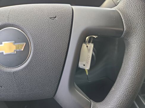 Used 2015 Chevrolet Express 2500 RWD image 15