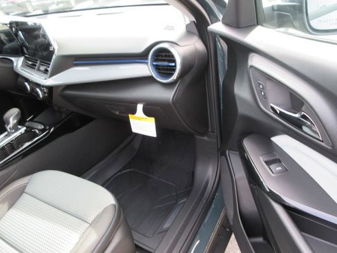 New 2026 Chevrolet Trax LT w/ LPO, Blackout Package image 18